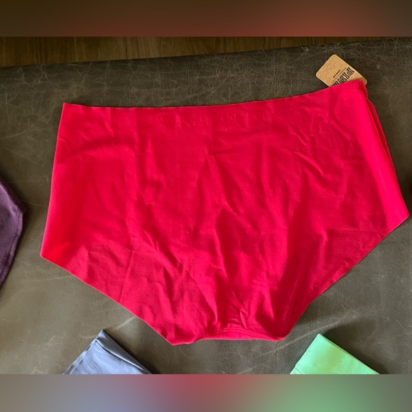 🎈Lot of Victoria Secrets Panties, SZ MEDIUM
5 Brand New, Never worn, 2010s - Picture 6 of 16